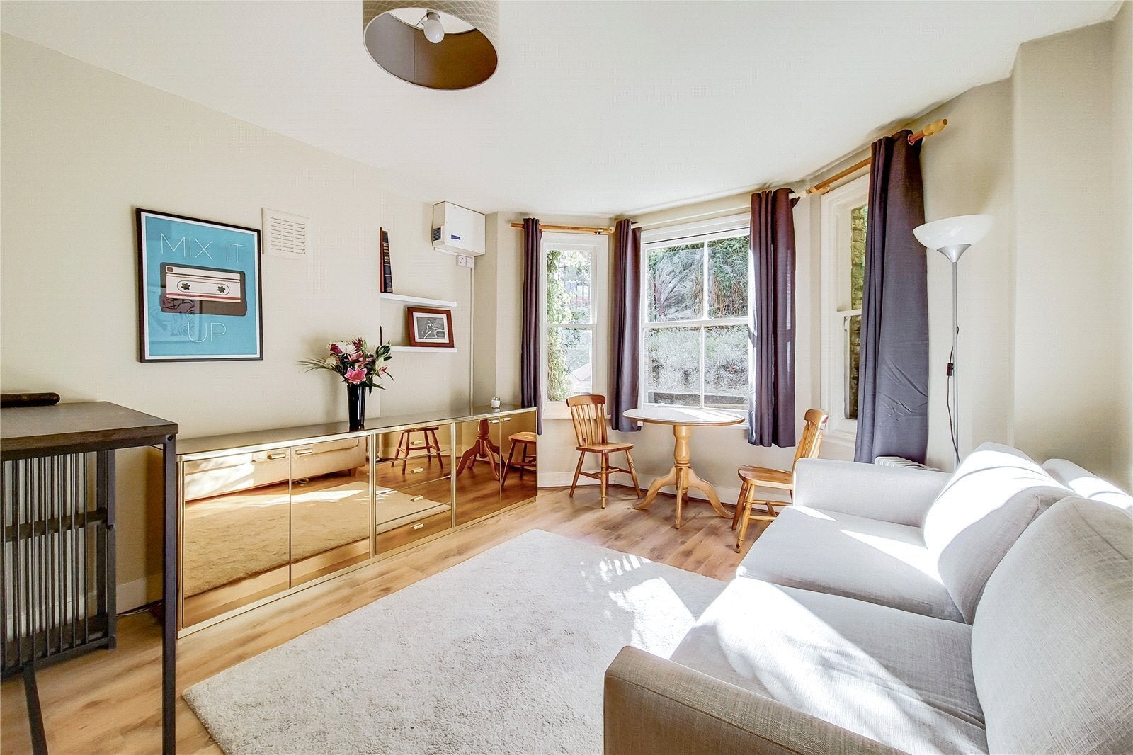 Flat Victoria Rise in Greater London