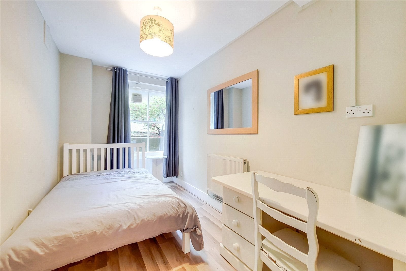 Flat Victoria Rise in Greater London