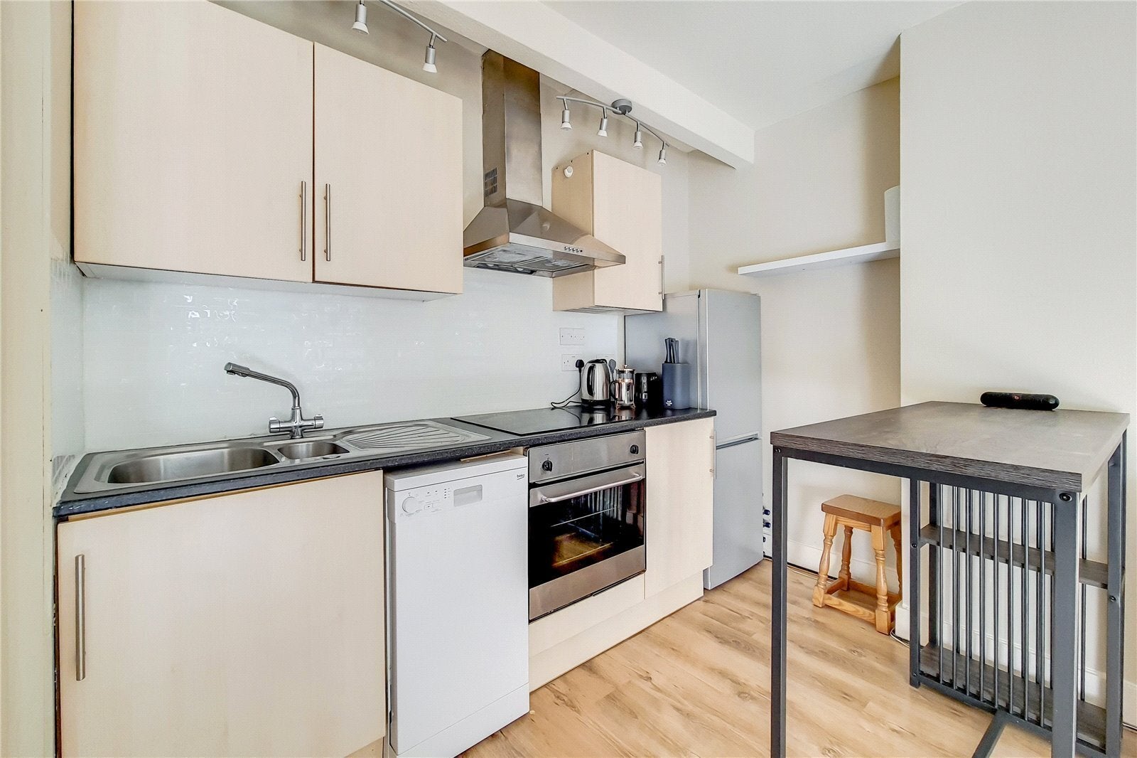 Flat Victoria Rise in Greater London