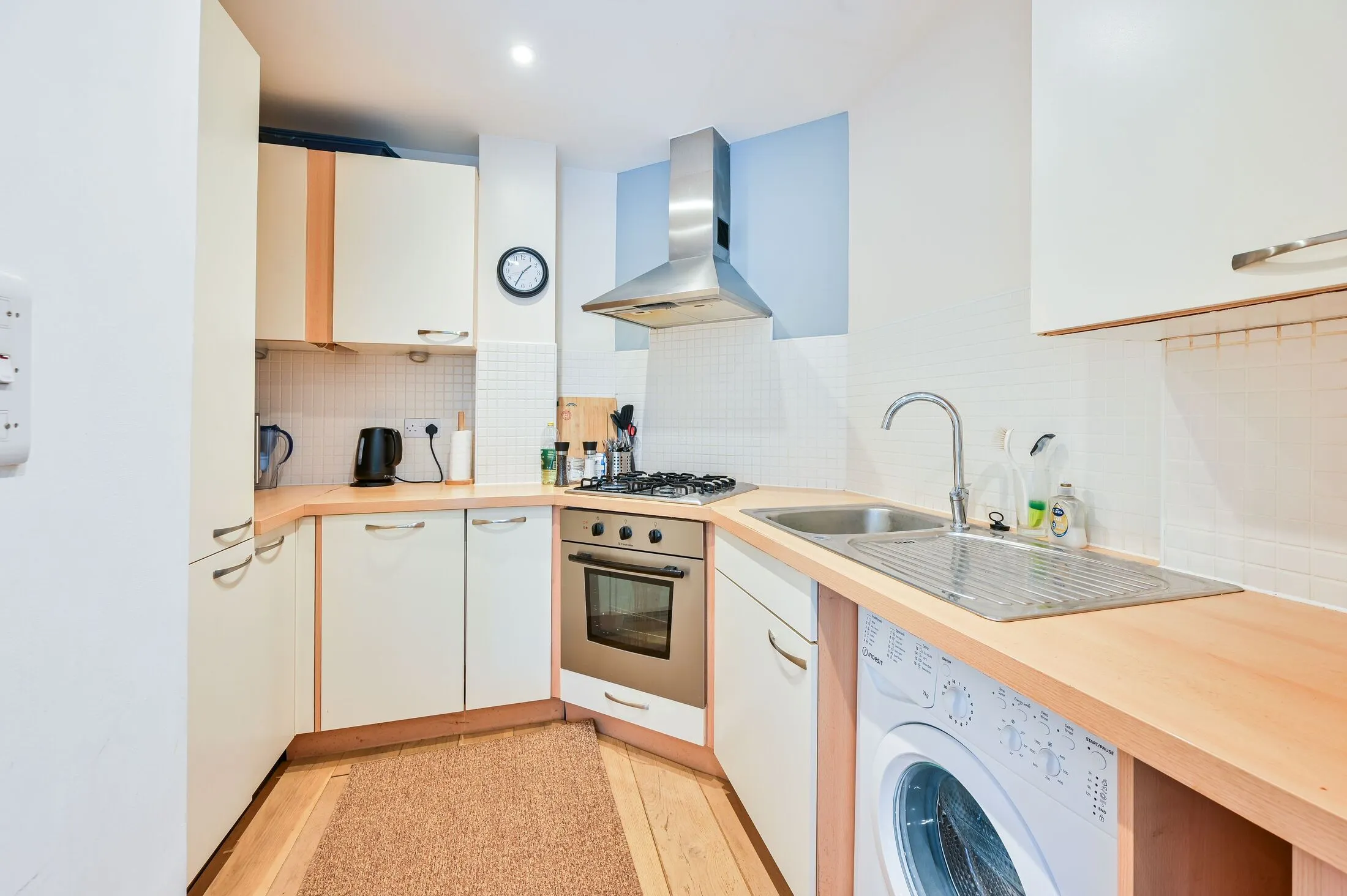 Flat Potters Close in Greater London