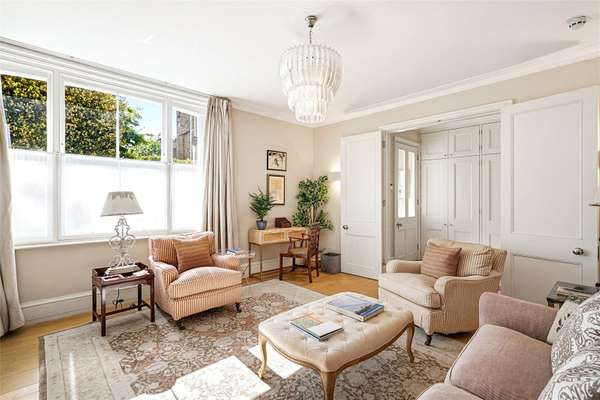 House Lennox Gardens in Greater London