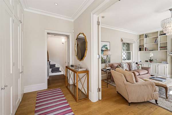 House Lennox Gardens in Greater London