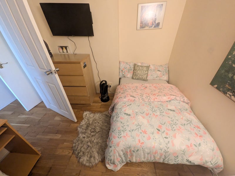 Room Selsdon Park Road in Greater London