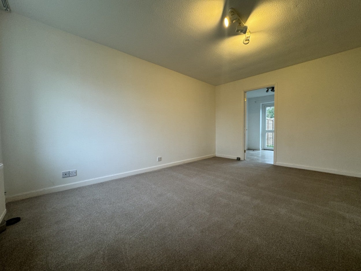 House Chancellor Close in Walton
