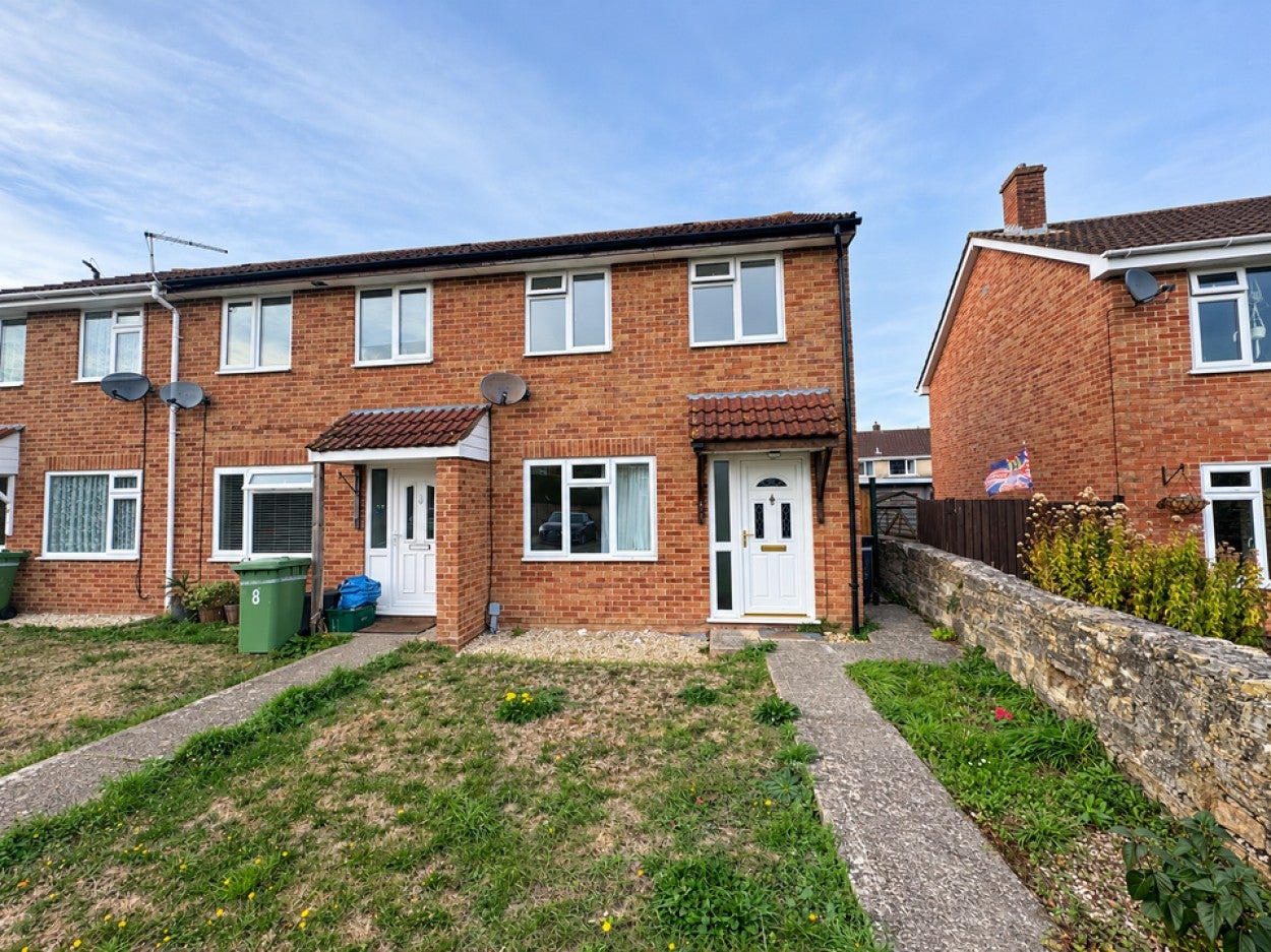 House Chancellor Close in Walton