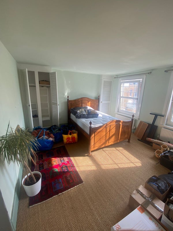 Room Crescent Street in Greater London