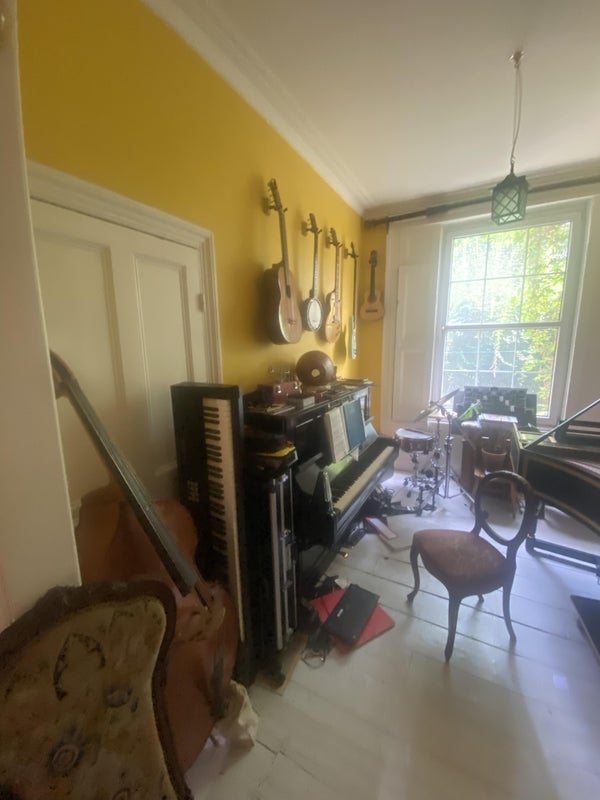 Room Crescent Street in Greater London