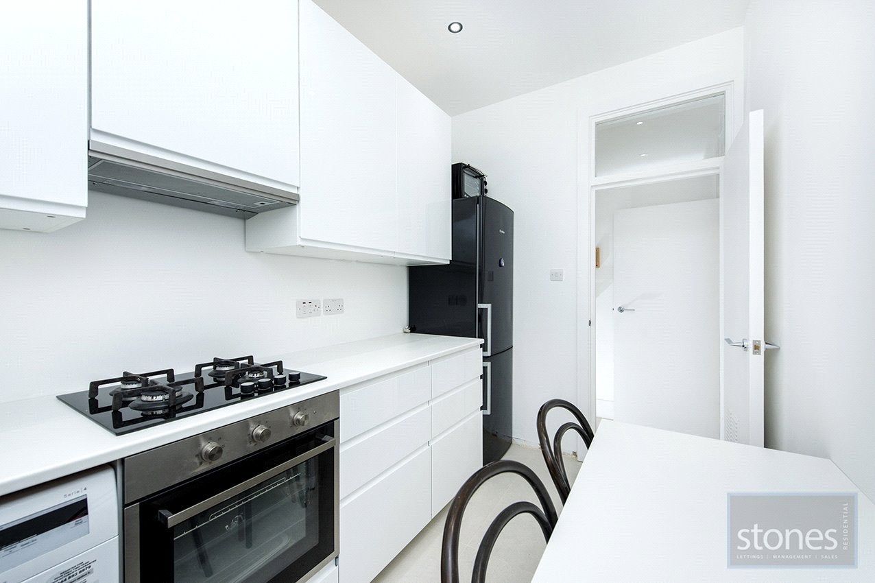 Flat Rosemont Road in Greater London