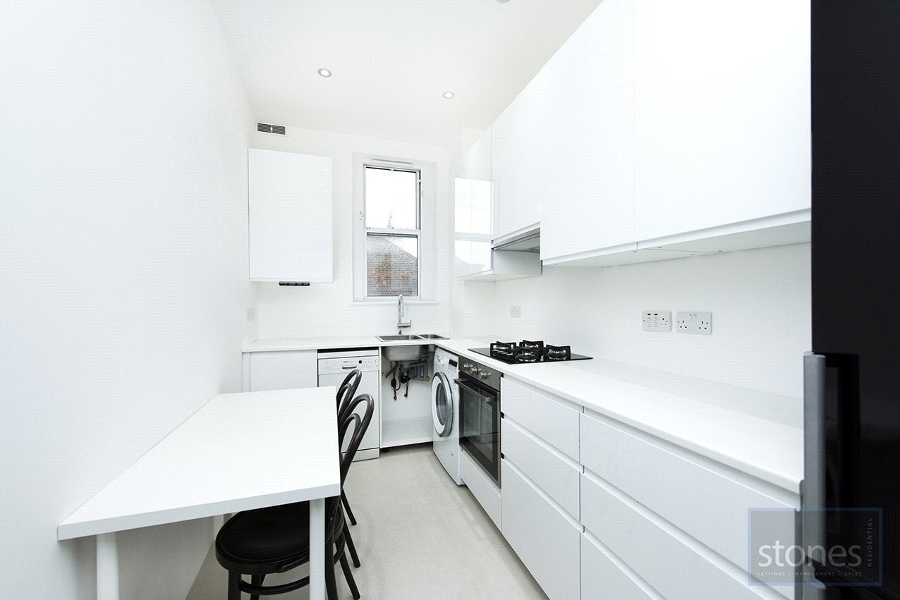 Flat Rosemont Road in Greater London