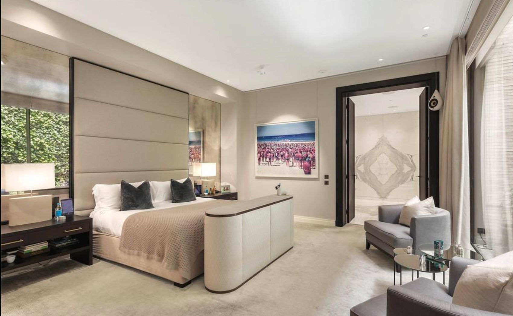 Flat Cheval Place in Greater London