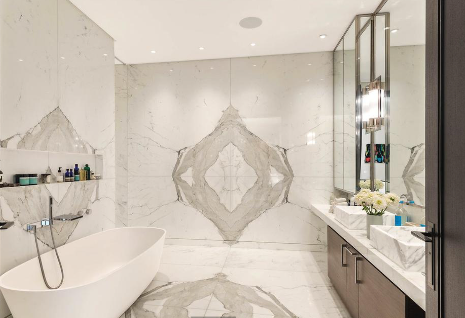 Flat Cheval Place in Greater London