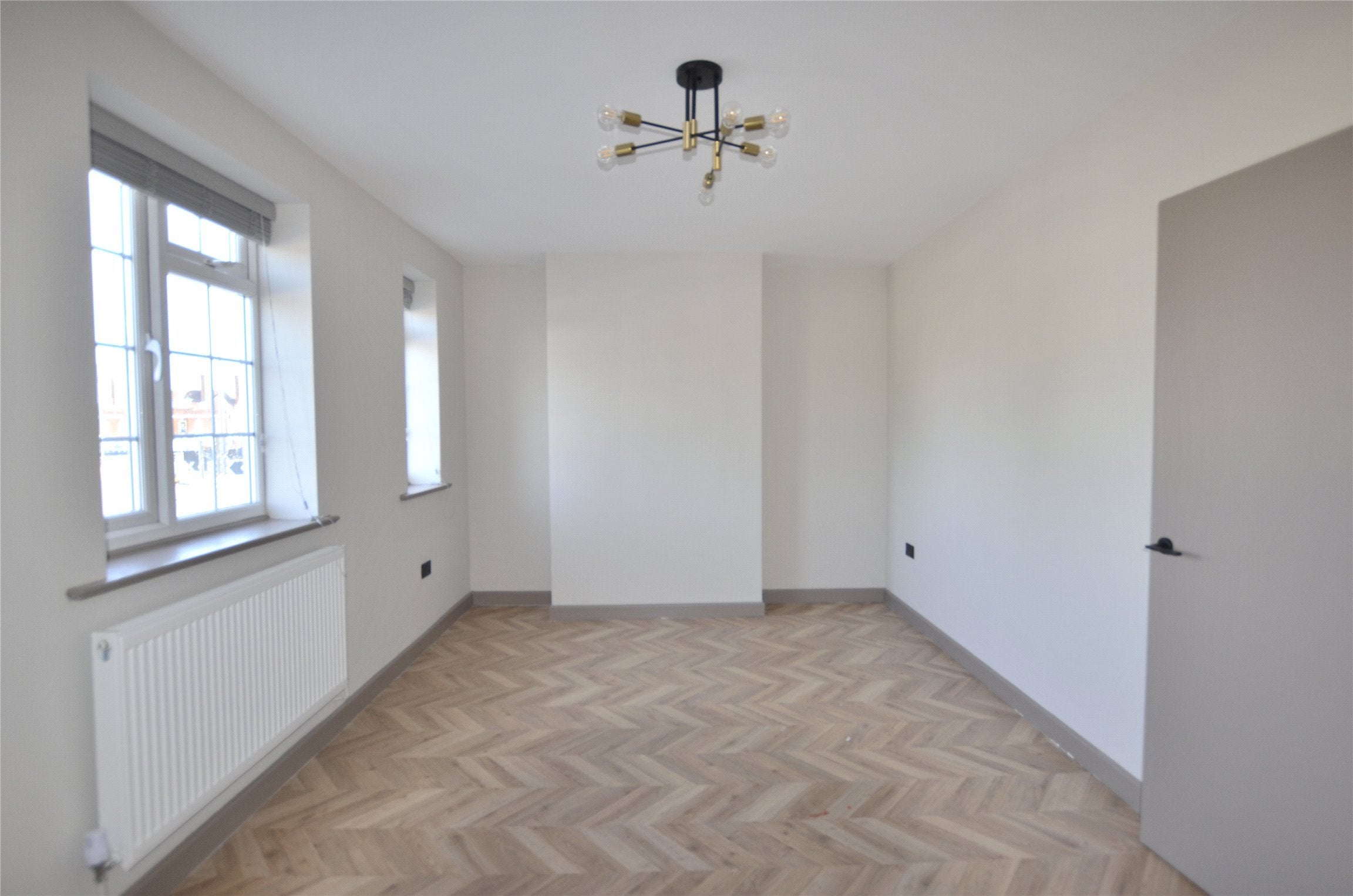 Flat Ace Parade in Greater London