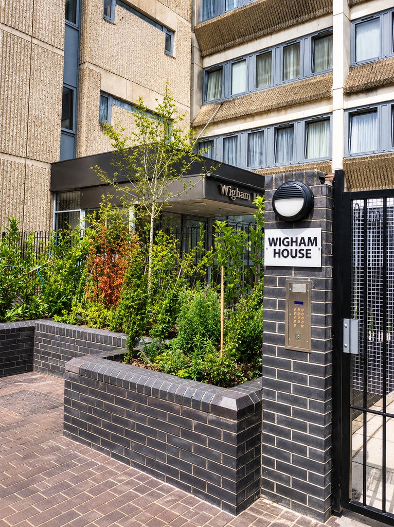 Flat Station Parade in Greater London