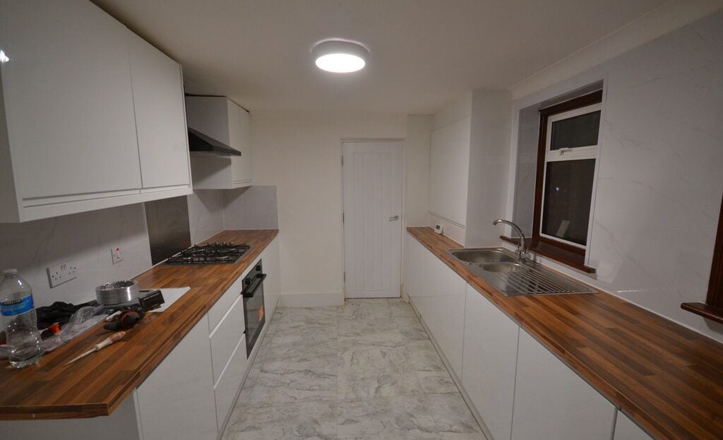 House Goldsmith Avenue in Greater London