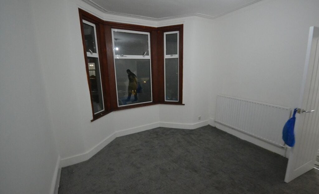 House Goldsmith Avenue in Greater London
