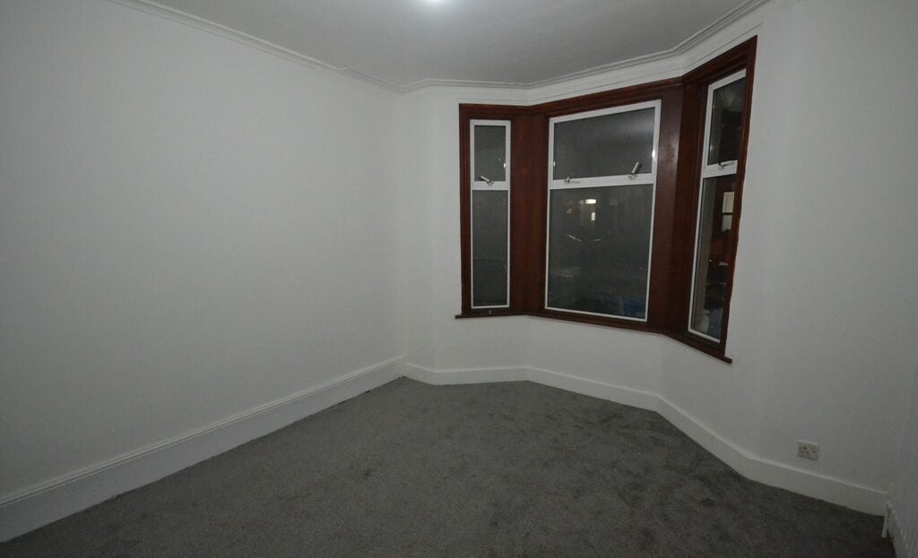 House Goldsmith Avenue in Greater London