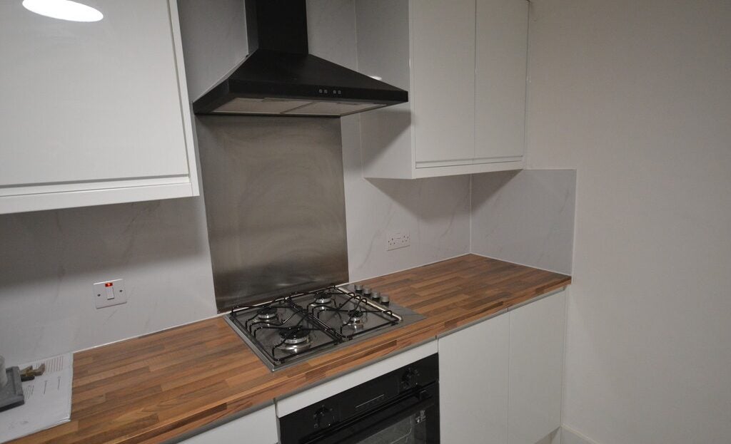House Goldsmith Avenue in Greater London