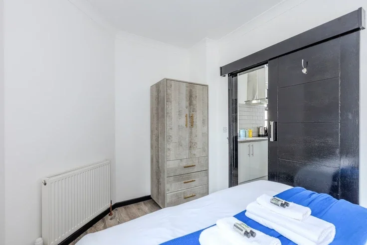Flat Bouverie Place in City of Westminster