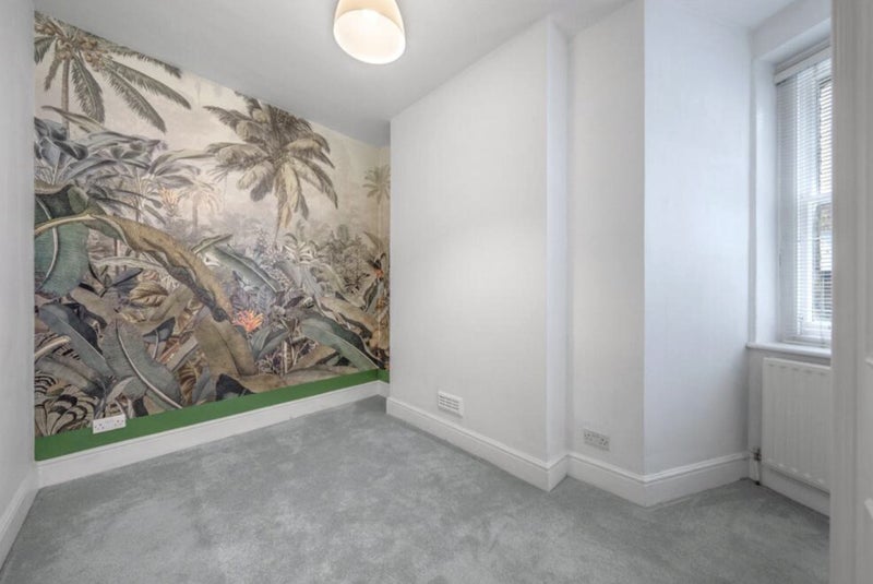 Room Allitsen Road in City of Westminster