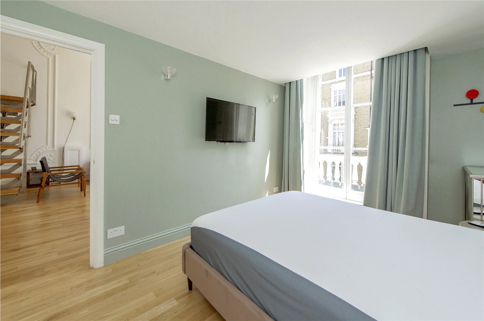 Flat Farnell Mews in Greater London