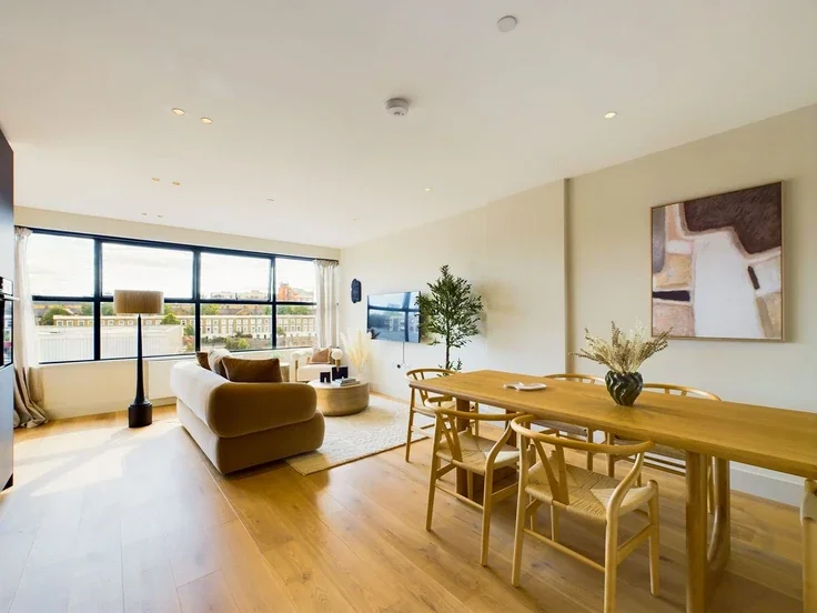 Flat St. Pancras Way in Greater London