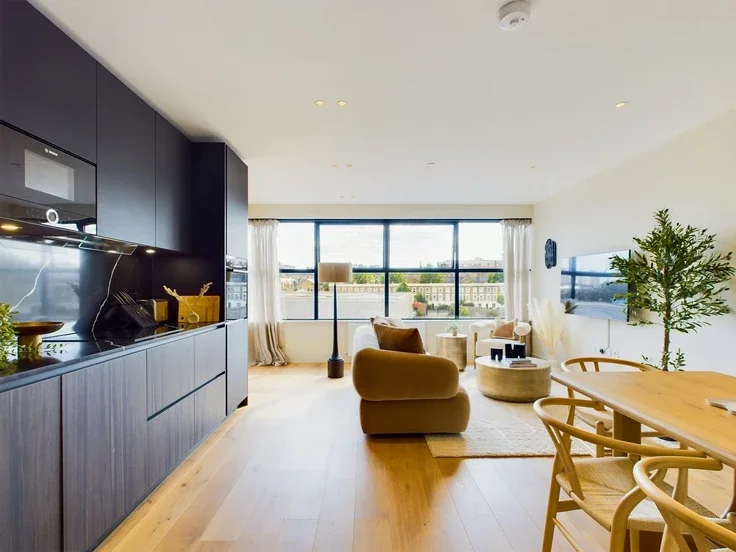 Flat St. Pancras Way in Greater London