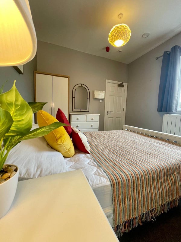 Room Himley Road in Dudley