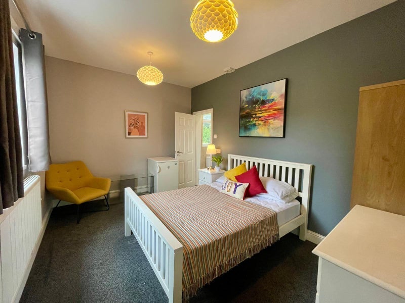Room Himley Road in Dudley
