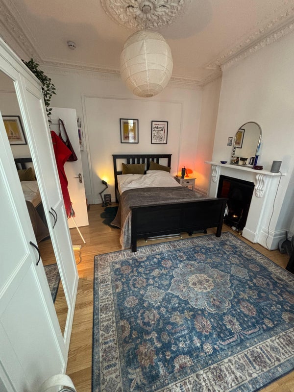 Room Dunlace Road in Greater London