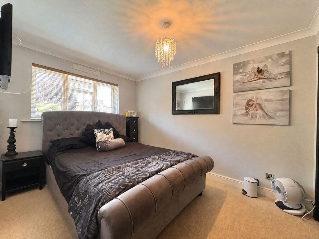 House Hawkesworth Drive in Surrey Heath