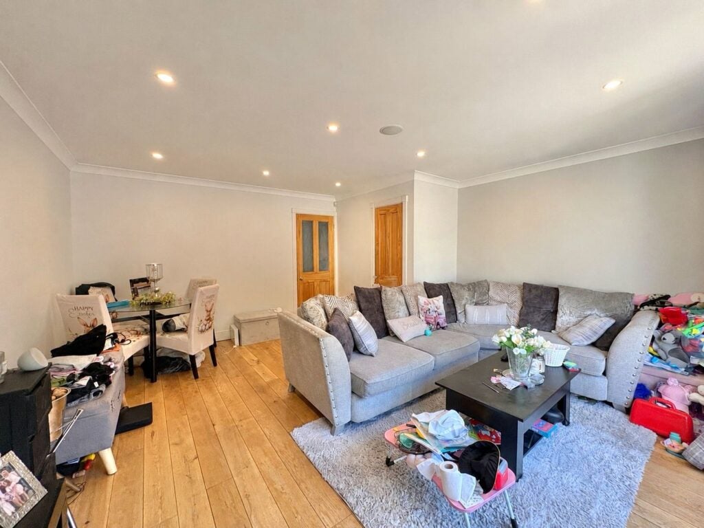 House Hawkesworth Drive in Surrey Heath
