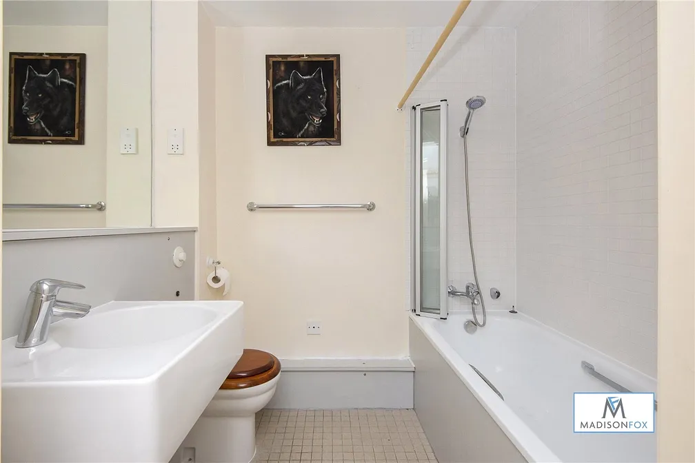 Flat Woolwich Manor Way in Greater London