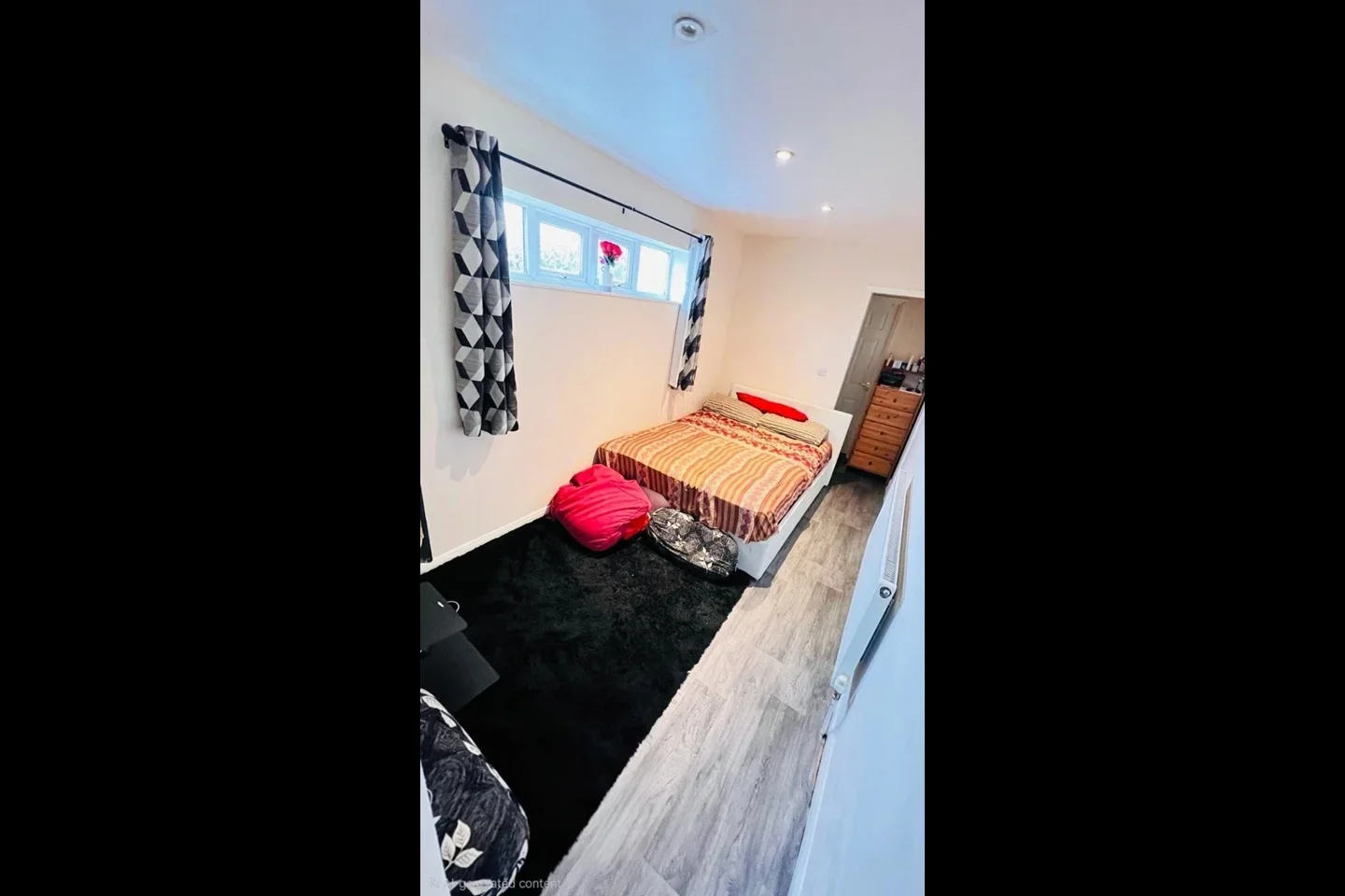 Flat Seaton Road in Greater London