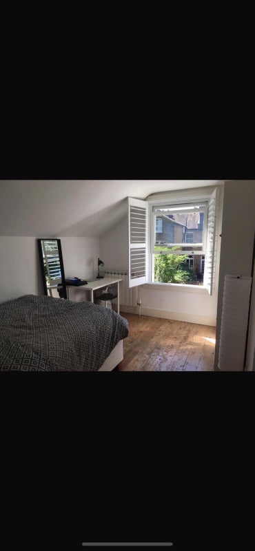 Room Helix Road in Greater London