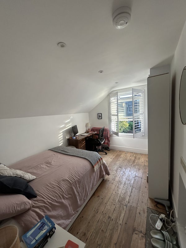 Room Helix Road in Greater London