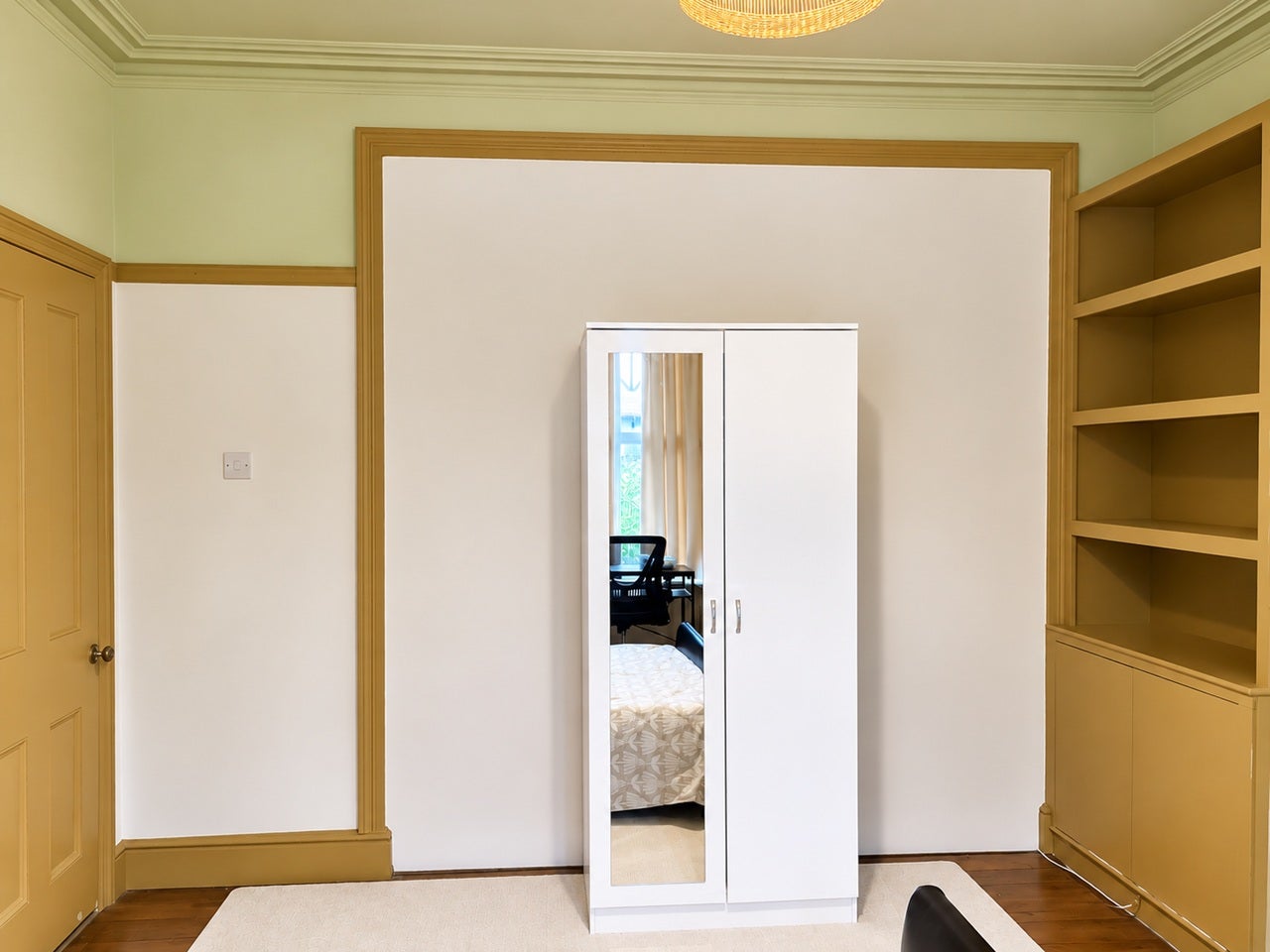 Room Singlewell Road in Gravesham