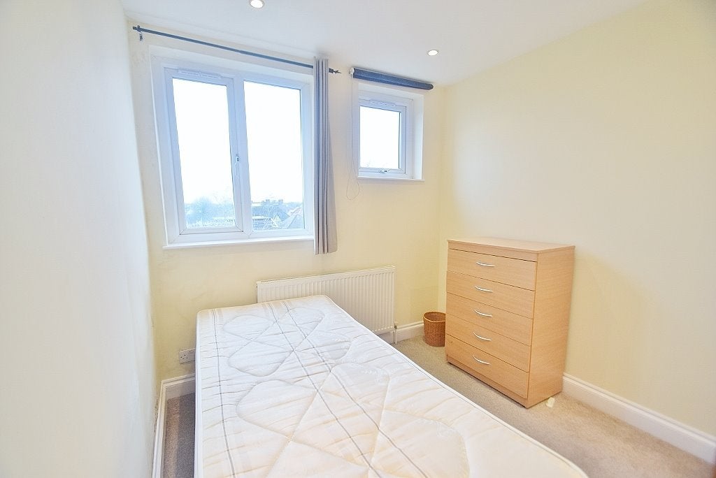 Flat Finchley Road in Greater London