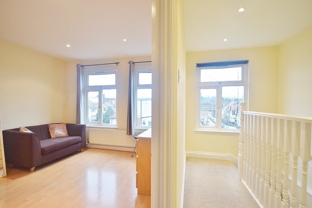 Flat Finchley Road in Greater London