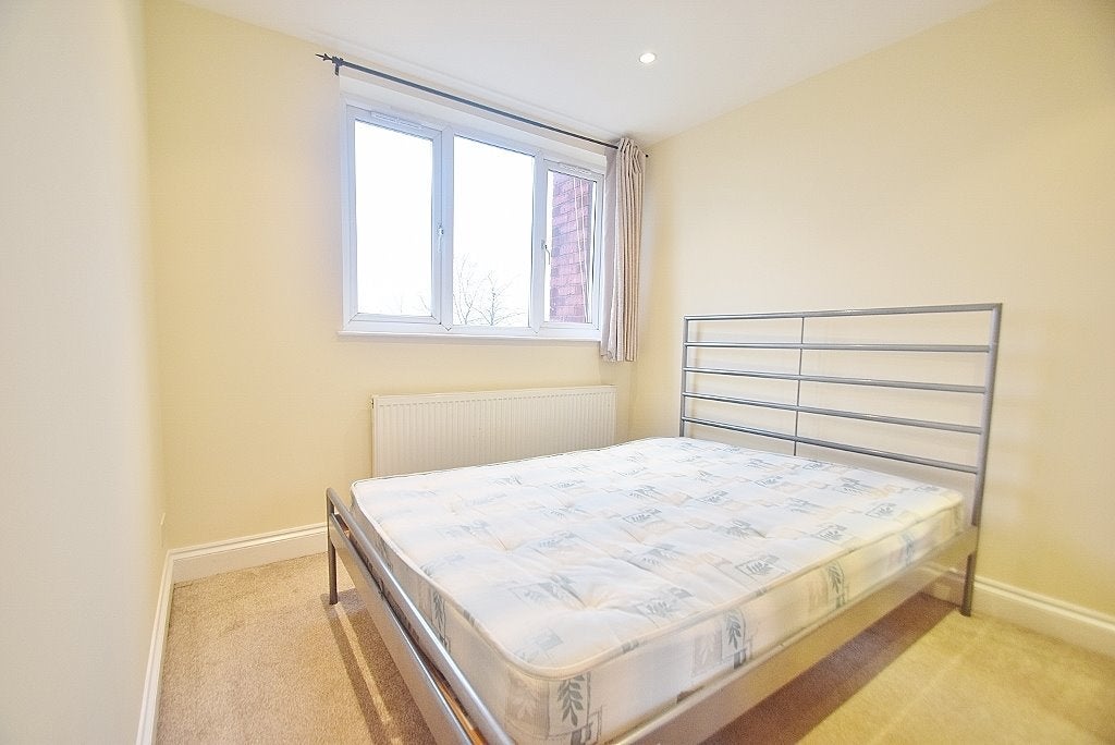 Flat Finchley Road in Greater London
