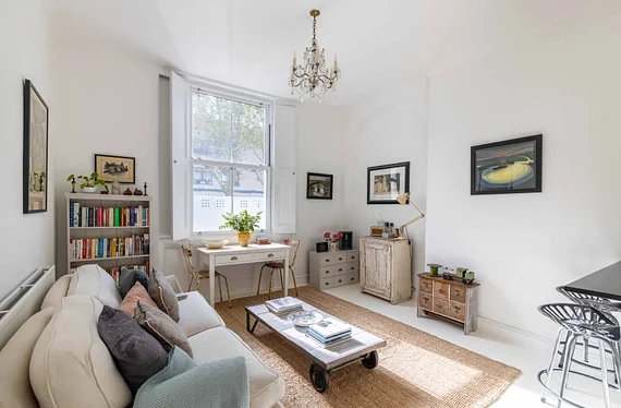 House Moreton Street in City of Westminster