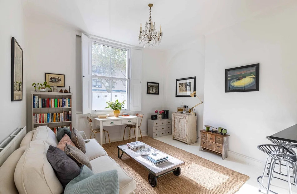 Flat Moreton Street in City of Westminster