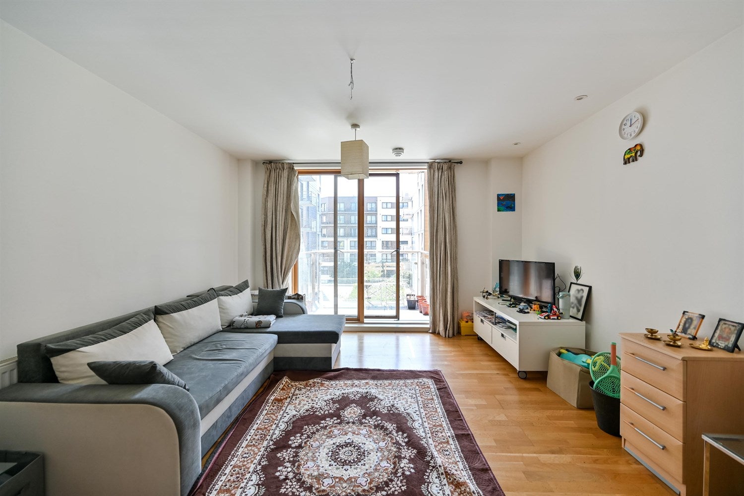 Flat Eaton Place in Reading