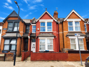 House Larch Road in Greater London