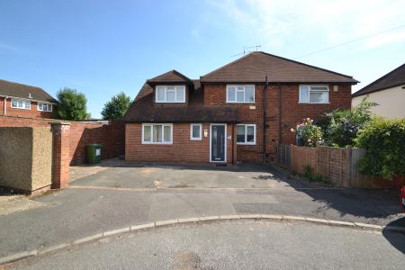 Flat School Lane in Maidenhead