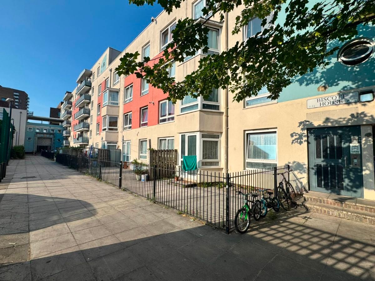 Flat Devas Street in Greater London