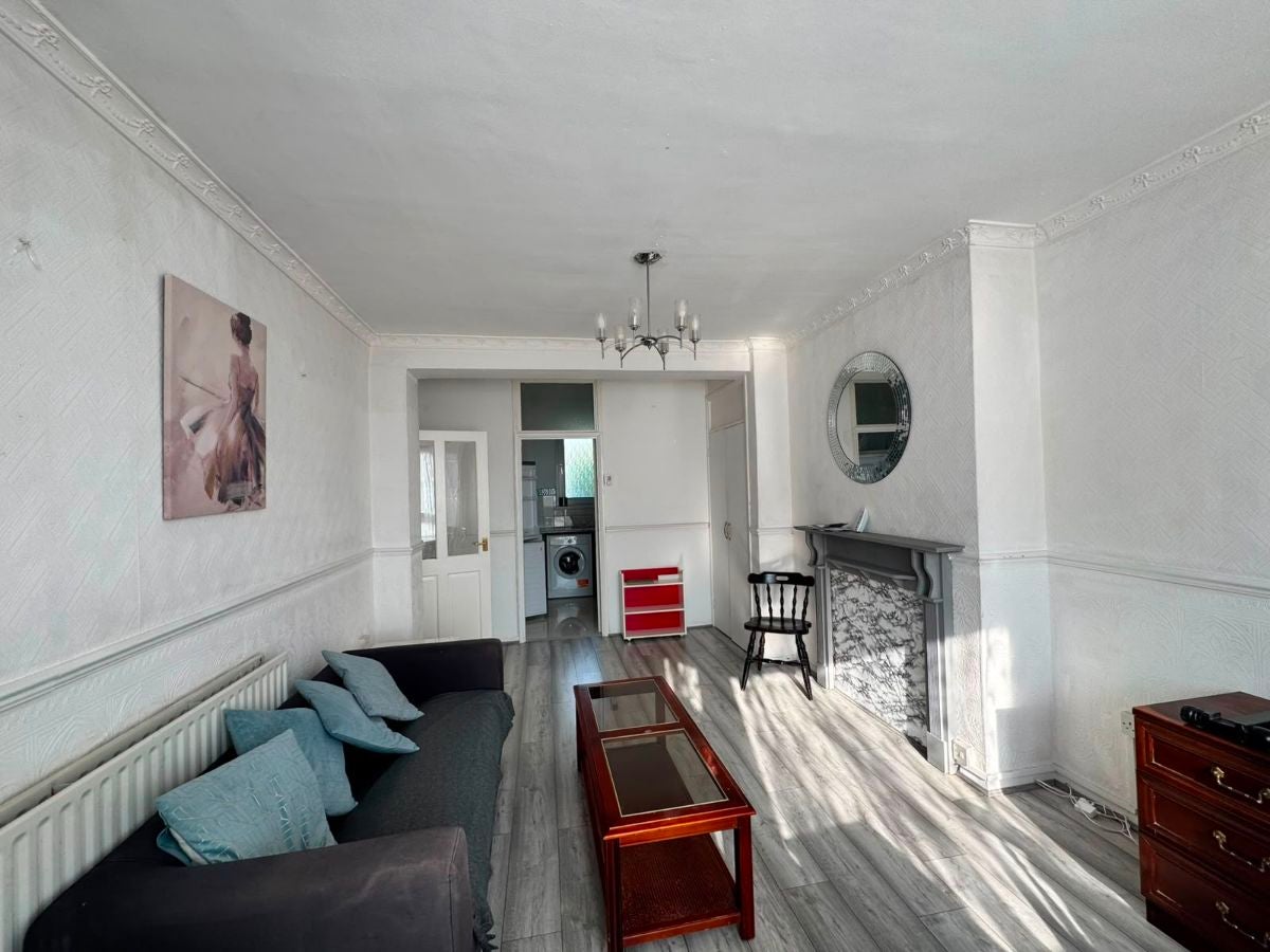 Flat Devas Street in Greater London