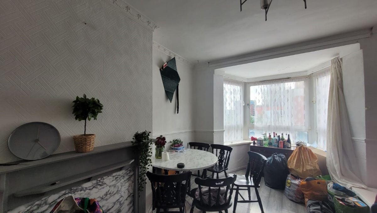 Flat Devas Street in Greater London