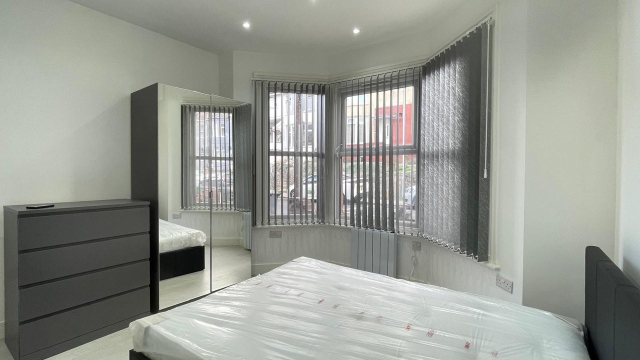 Flat Ashburnham Road in Luton