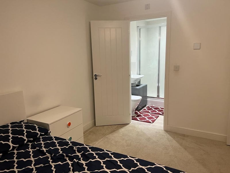Room Sunflower Way in Crawley