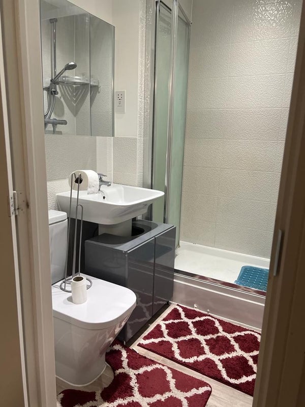 Room Sunflower Way in Crawley